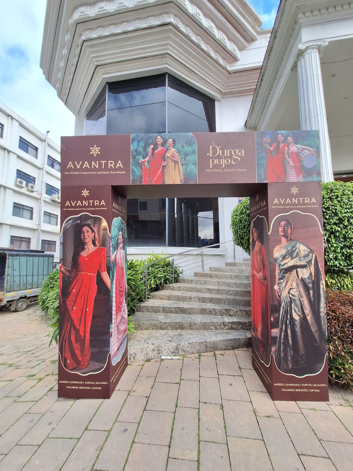 Gate Arch Branding photo slot